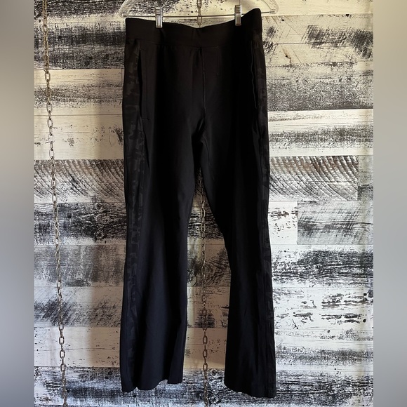 Lululemon Pants - Picture 1 of 5